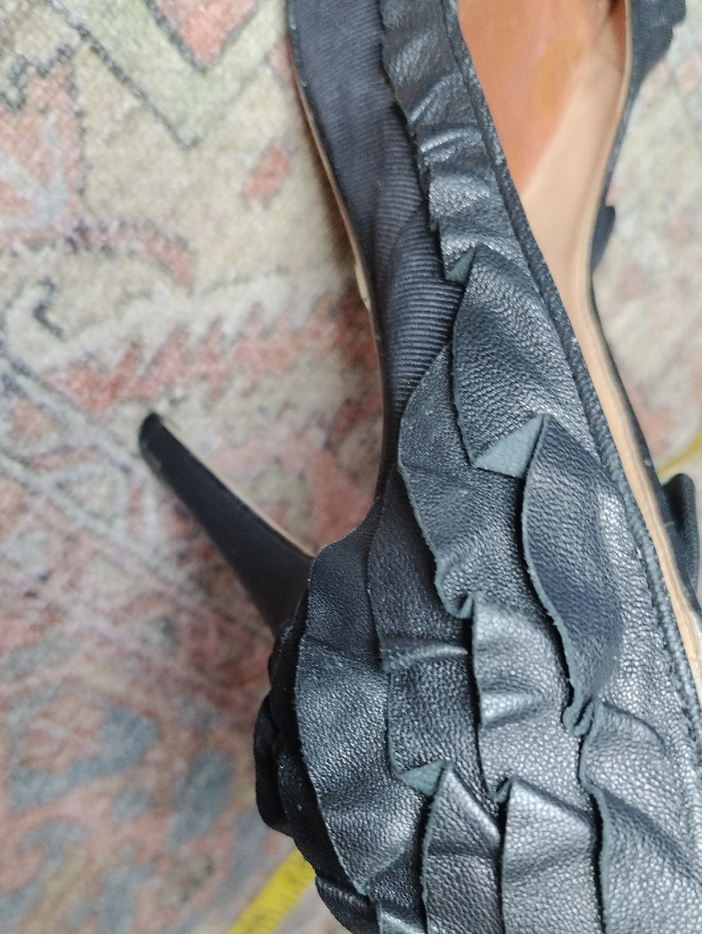 Designer Badgley Mischka Black Leather Ruffle High Heel Pumps - 9M - Picture 7 of 8